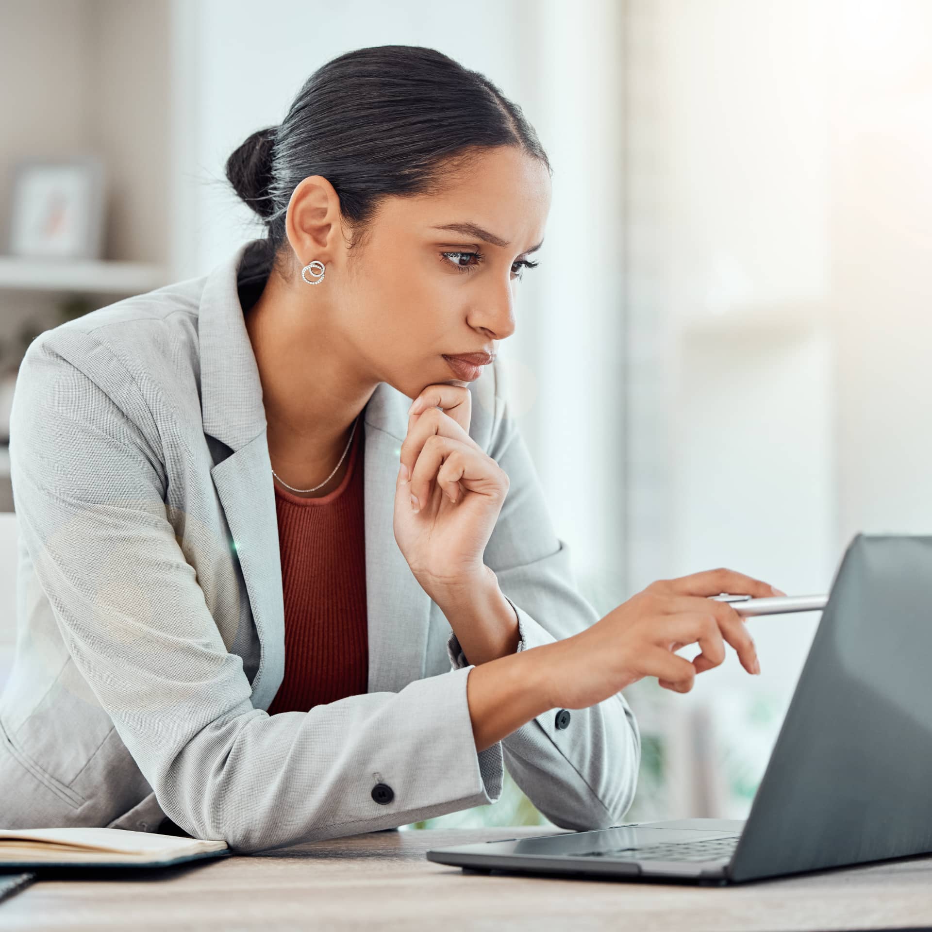 Specialist from abroad thinks at the desk